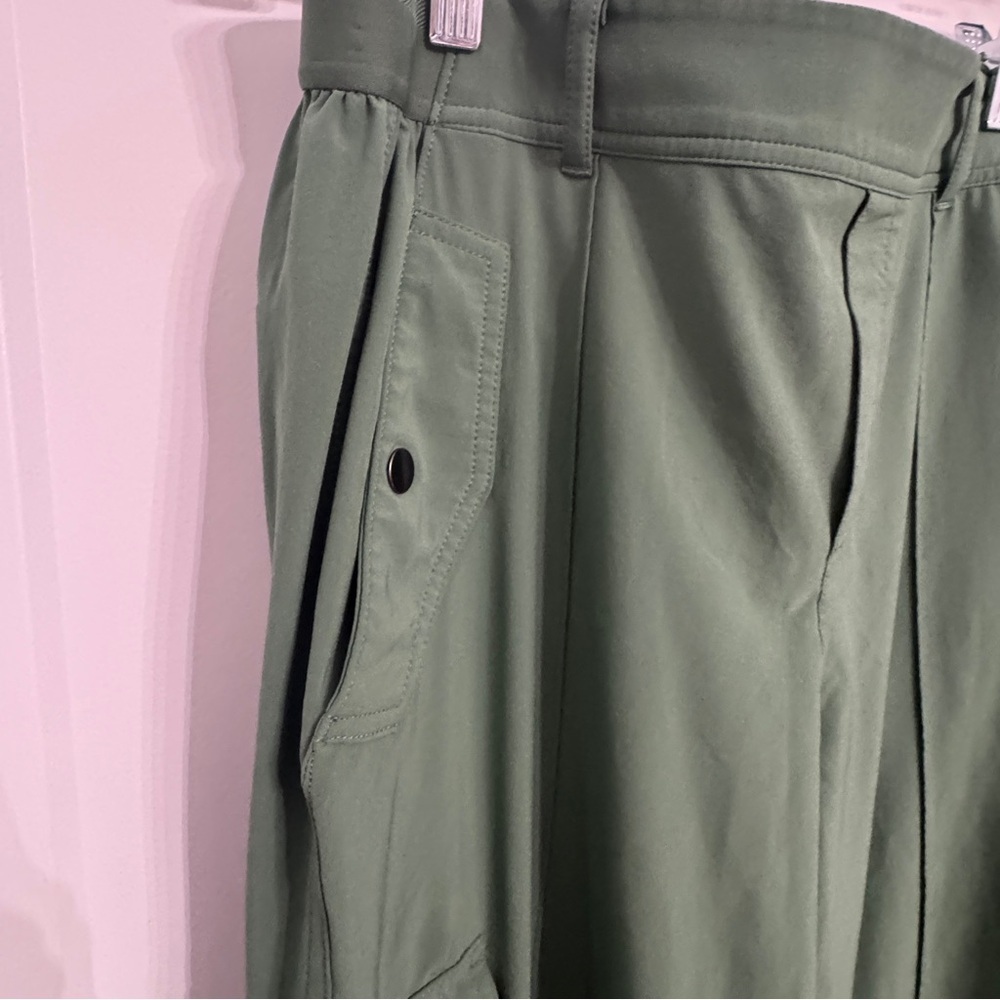 Athleta Women’s Vienna Cargo Pant Size 8 Vineyard Green Performance-Stretch - Picture 10 of 12